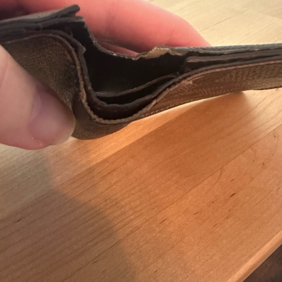 Men’s Louis Vuitton Damien Bifold Wallet - Picture 10 of 12